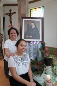 Alma Quisto, a la izquierda